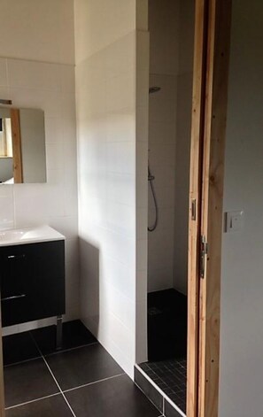 Family Suite | Bathroom