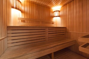 Superior kamer, 1 twee- of 2 eenpersoonsbedden, sauna | Een strijkplank/strijkijzer, extra bedden, beddengoed