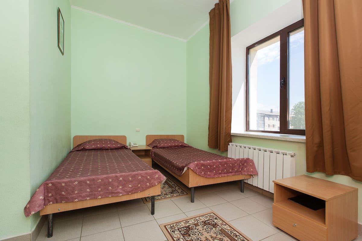 Standard-Zweibettzimmer | Bügeleisen/Bügelbrett, Zustellbetten, Bettwäsche