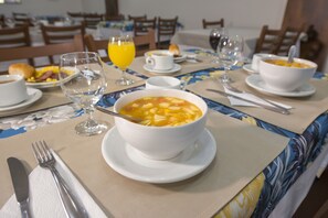 Free daily buffet breakfast - Hotel Castelo (Gravatal)