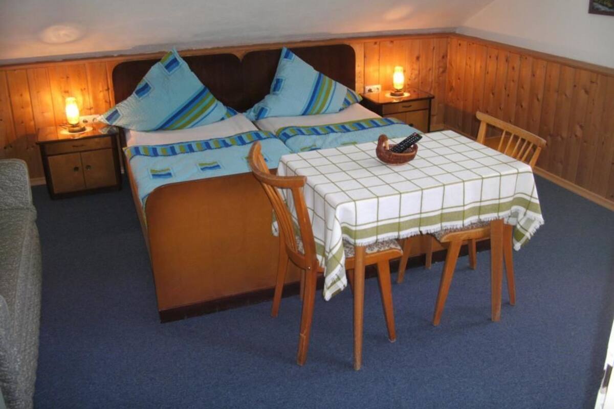 Chambre double | Bureau, accĂšs au Wi-Fi (inclus), literie fournie