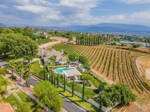LUXURY WIN COUNTRY ESTATE POOL, VIEWS & VINEYARDS! 