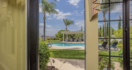 ESTADO DE PAÍS DE VINO DE LUJO CON PISCINA, VISTAS Y VIÑEDOS!