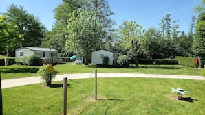 View from room - Camping des Lancieres (Rogny-les-Sept-Ecluses)