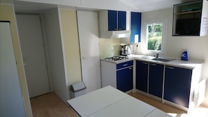 Mobile Home, 3 Bedrooms, River View | Private kitchenette - Camping des Lancieres (Rogny-les-Sept-Ecluses)