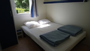 Mobile Home, 3 Bedrooms, River View - Camping des Lancieres (Rogny-les-Sept-Ecluses)