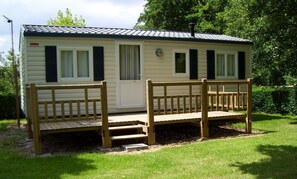 Mobile Home, 3 Bedrooms, River View | Individually decorated, individually furnished, blackout drapes - Camping des Lancieres (Rogny-les-Sept-Ecluses)