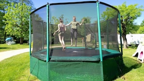 Children’s play area – outdoor - Camping des Lancieres (Rogny-les-Sept-Ecluses)