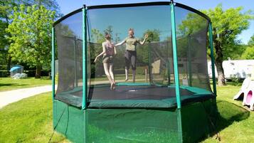 Area giochi per bambini (all'aperto)