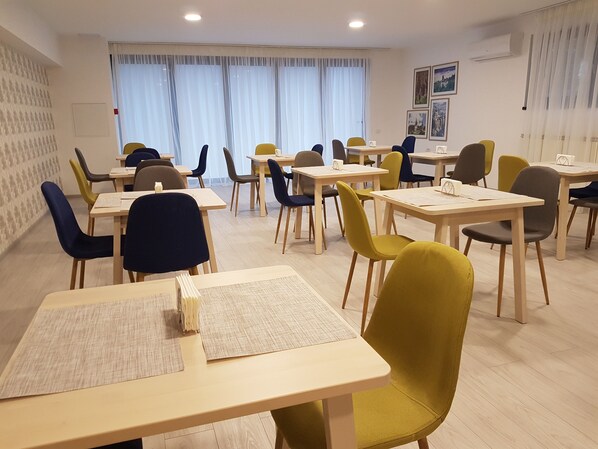 Dining - Ymy Boutique Residence (Bucharest)
