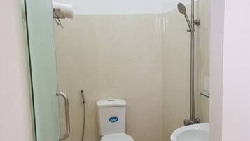 Basic Double Room Single Use, 1 Queen Bed, Non Smoking | Bathroom