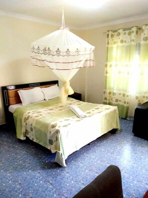 Desk, soundproofing, iron/ironing board, free WiFi - Malava Forest Lodge (Kakamega)
