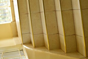 淋浴设施、免费洗浴用品、毛巾