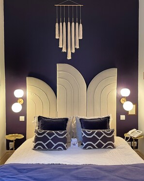 Caja de seguridad en la habitación y decoración personalizada 