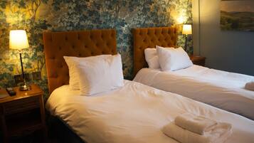 1 quarto, roupas de cama premium, camas com colchões pillow-top