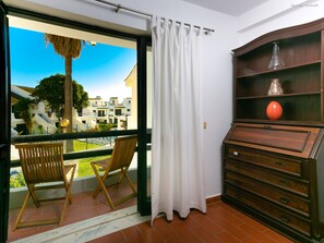 Apartment, 2 Schlafzimmer | Wohnbereich | Flachbildfernseher