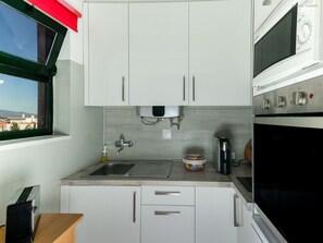 Apartment, 2 Schlafzimmer | Eigene Küche | Kühlschrank, Mikrowelle, Ofen, Herdplatte