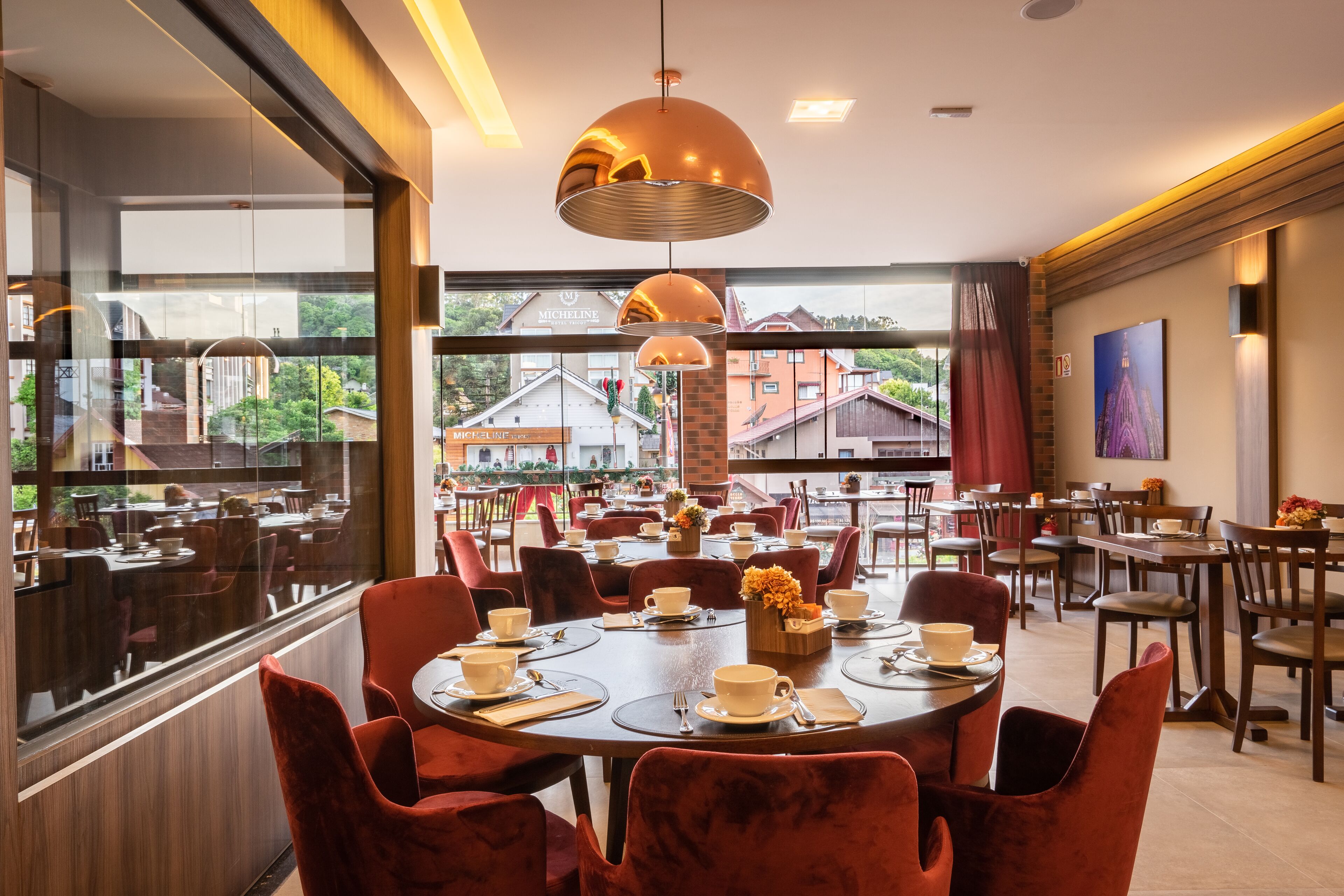 بوفيه فطور مجانًا يوميًا