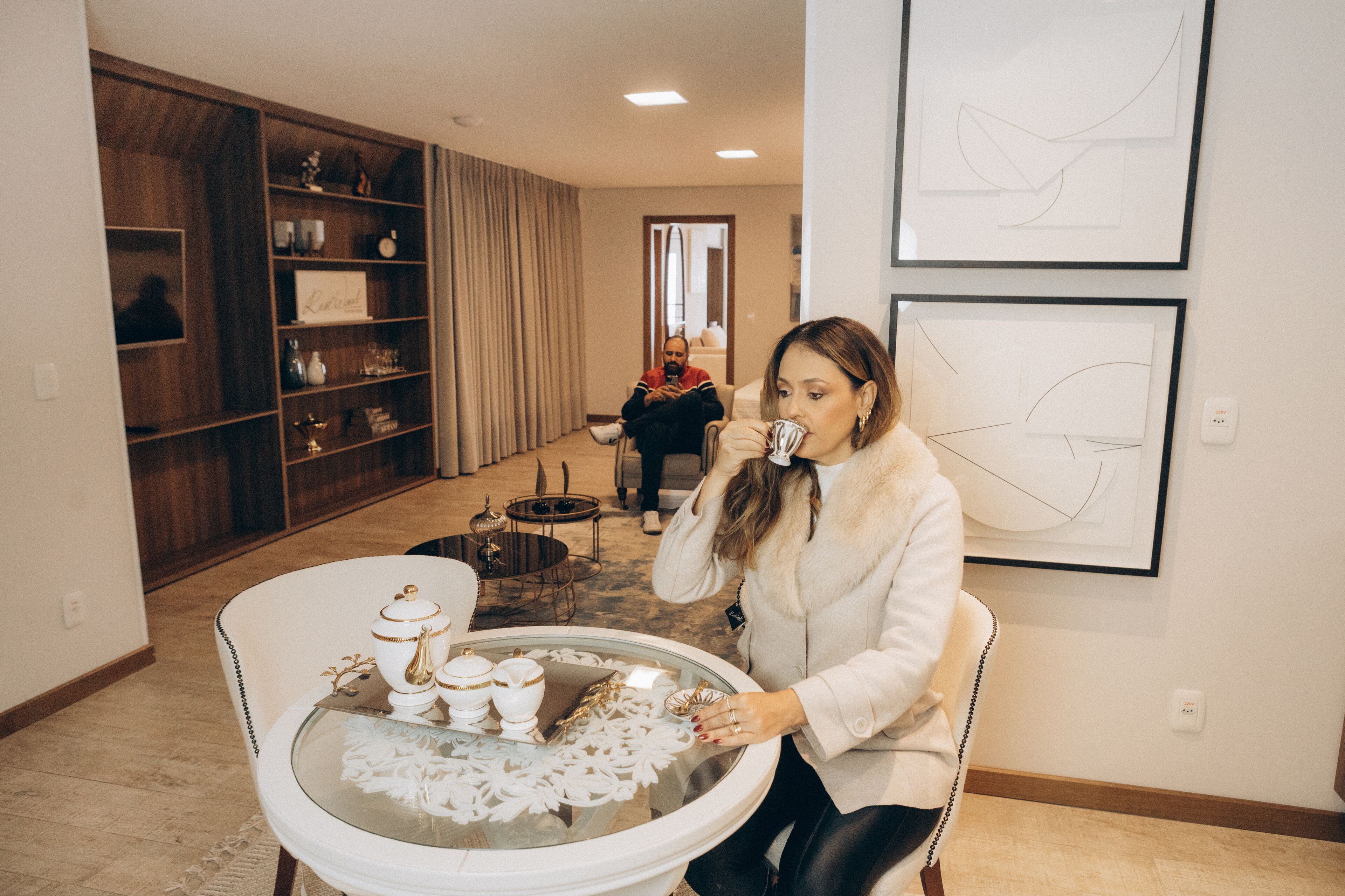 Superior Suite | Living area | 32-inch Smart TV with cable channels, TV, Netflix