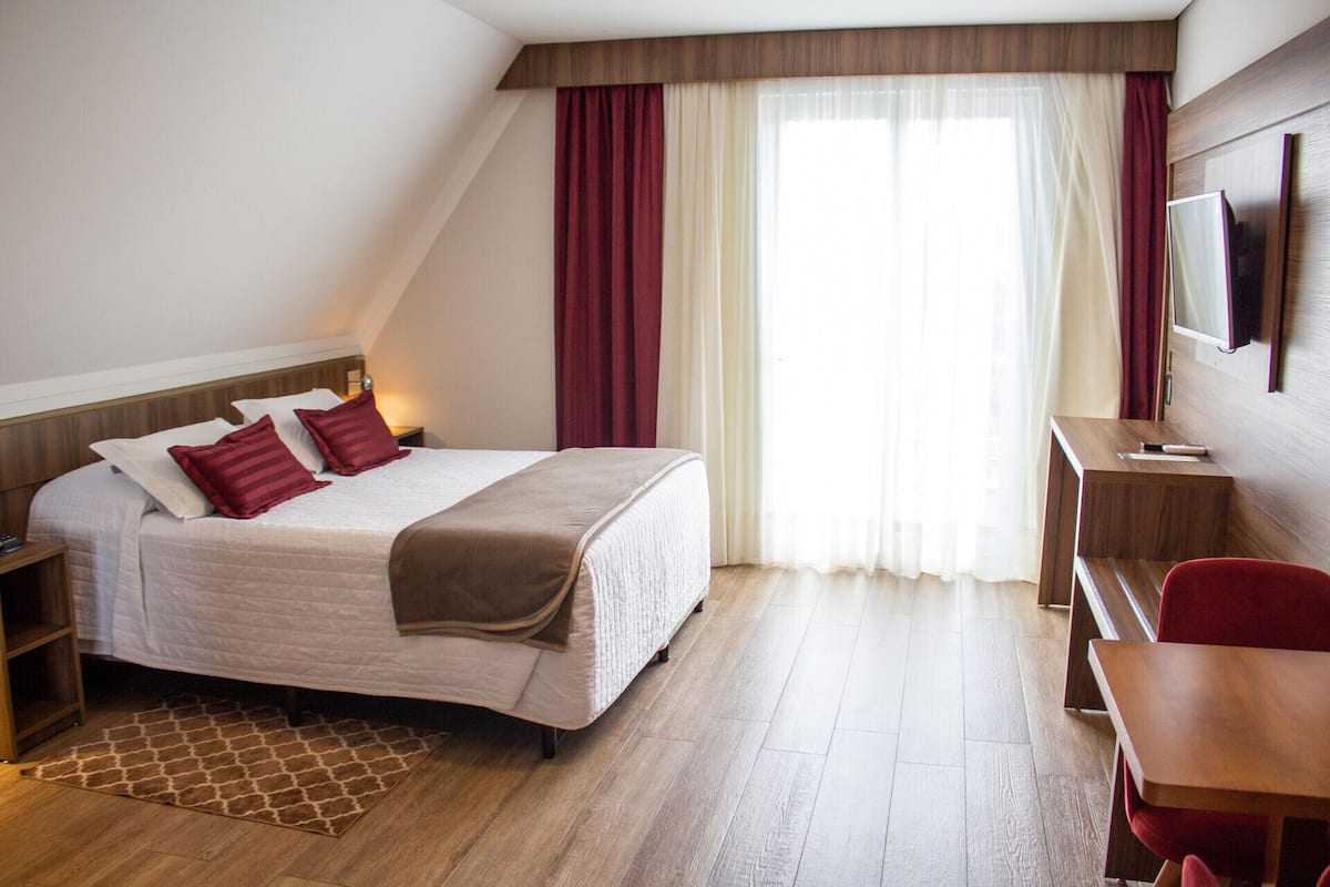 1 bedroom, hypo-allergenic bedding, in-room safe, blackout curtains