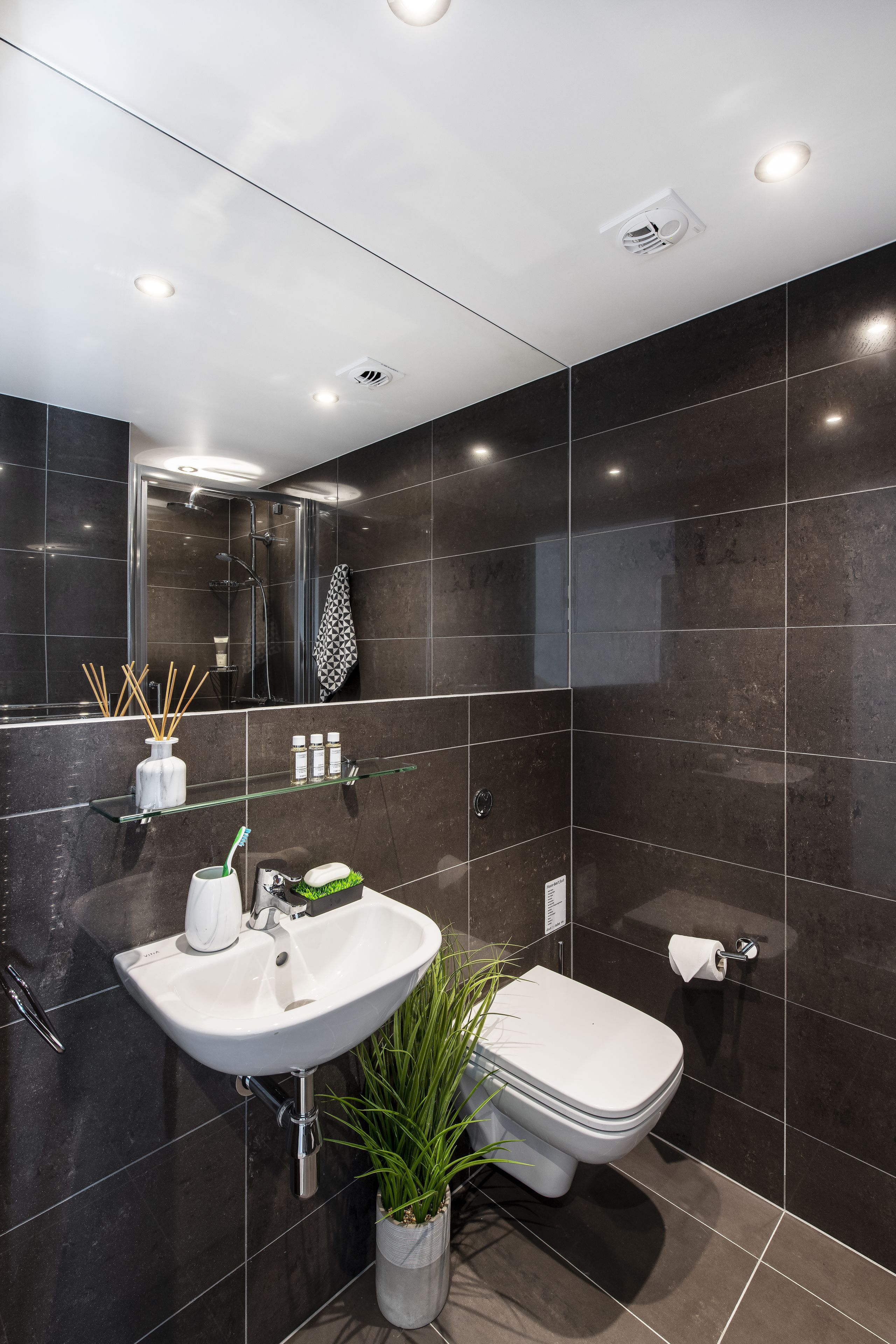 Shower, rainfall showerhead, towels