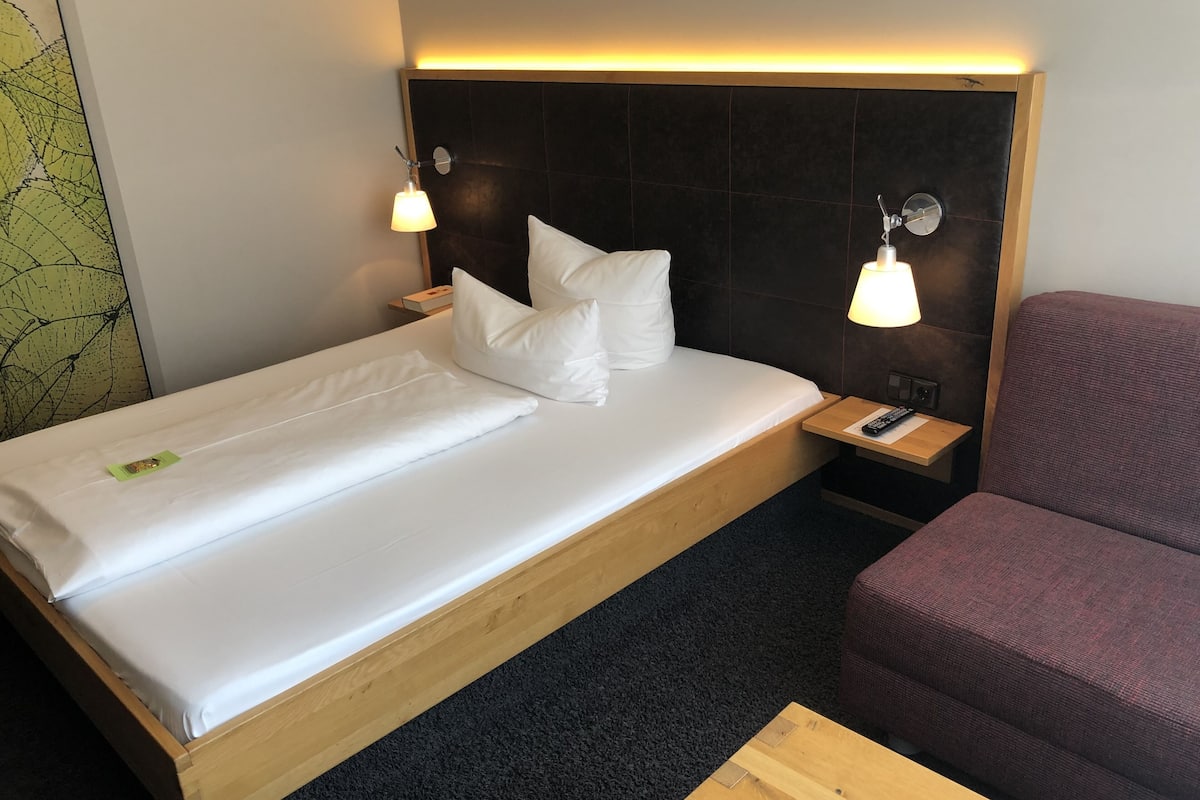 standard single room | 1 bedroom, minibar, in-room safe, desk