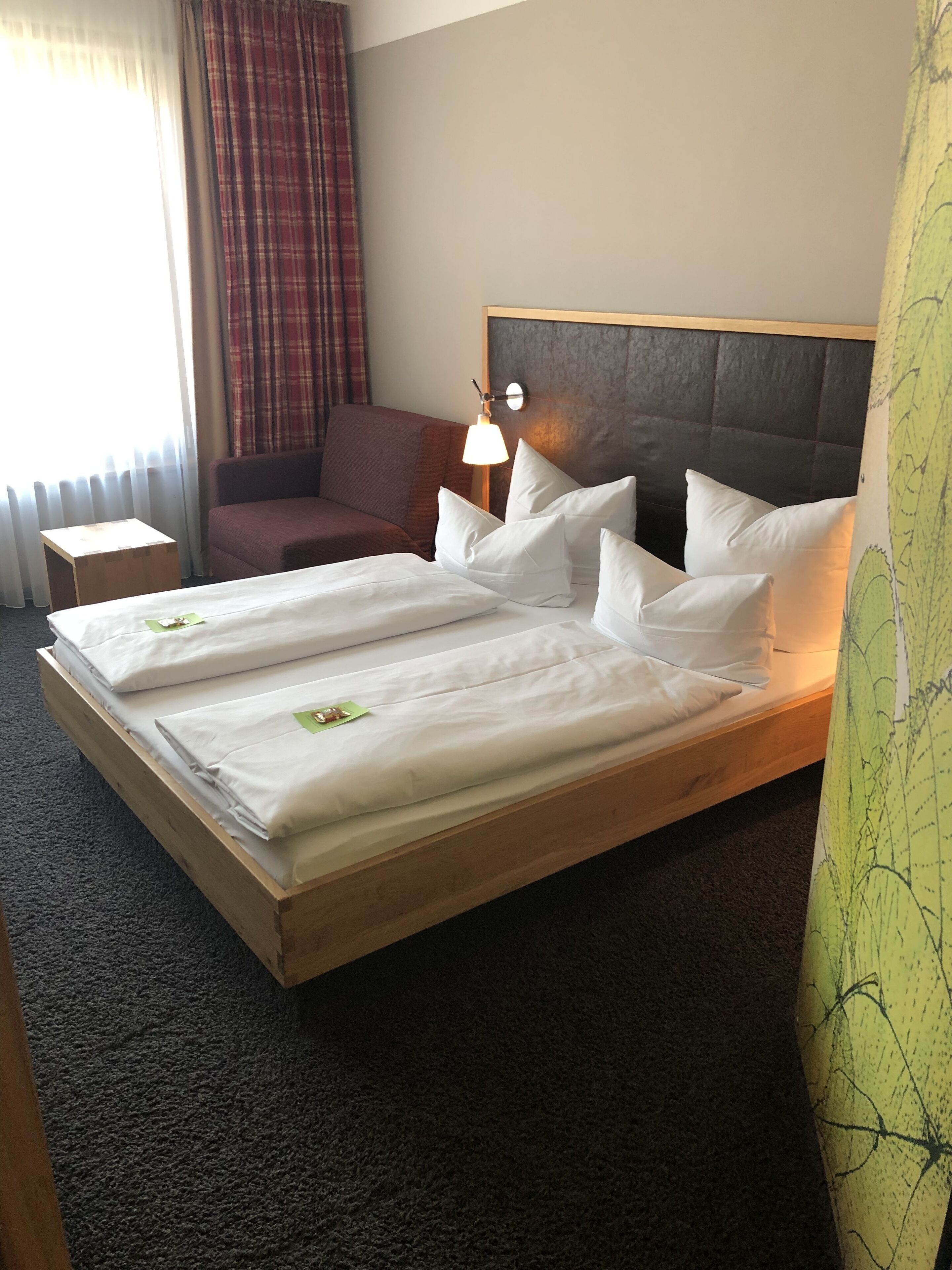 standard double room | 1 bedroom, minibar, in-room safe, desk