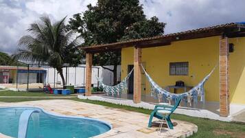 Vista frontal de la propiedad