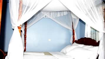 Deluxe Studio | Premium bedding, in-room safe, desk, free WiFi