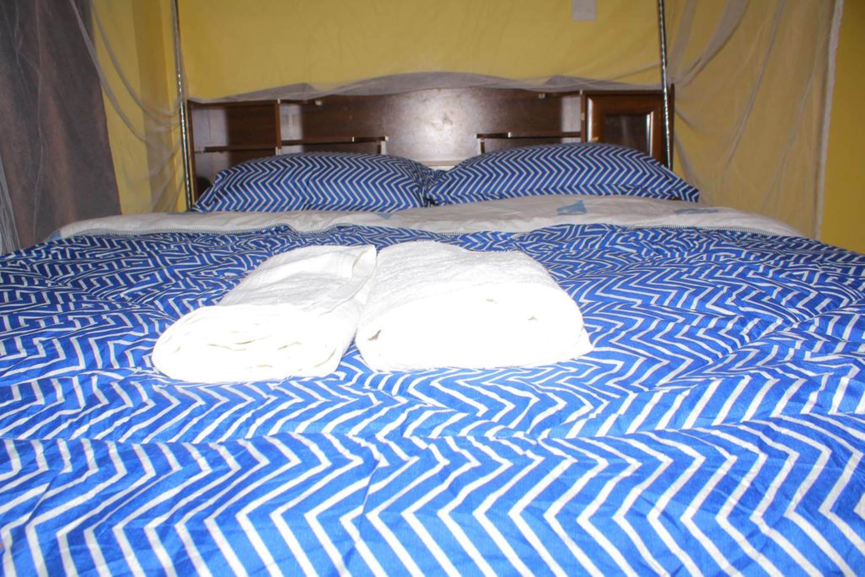 deluxe room | iron/ironing board, free wifi, bed sheets