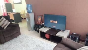 Superior Studio | Living room | LCD TV, Netflix