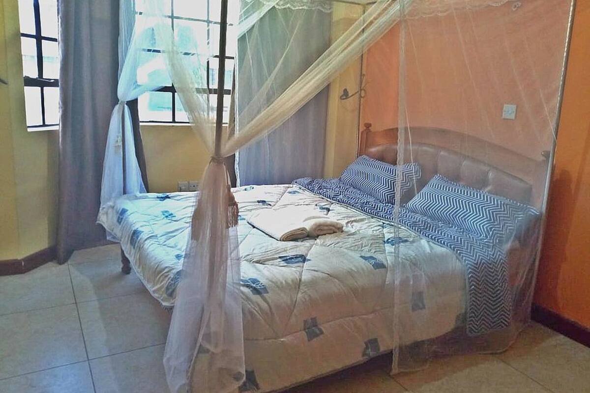 deluxe suite | iron/ironing board, free wifi, bed sheets