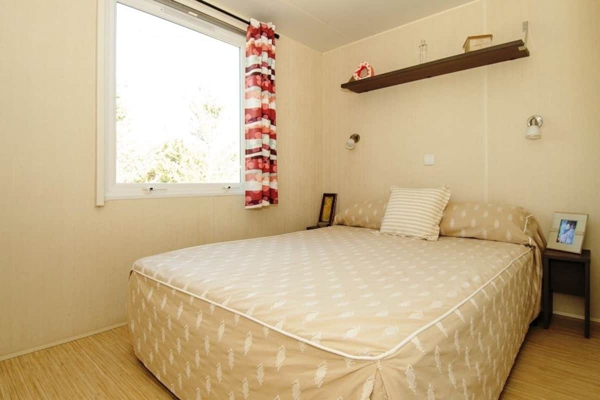 Blackout curtains, wheelchair access