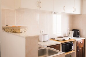 公寓 (0 Bedroom) | 私人小型廚房 | 雪櫃、微波爐、焗爐、爐具