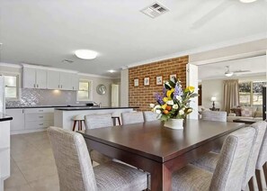 Dining - Sunrise Road Everything at your fingertips (MOSSY POINT)