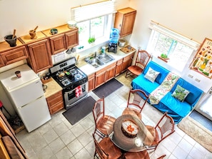 Fridge, oven, stovetop, coffee/tea maker