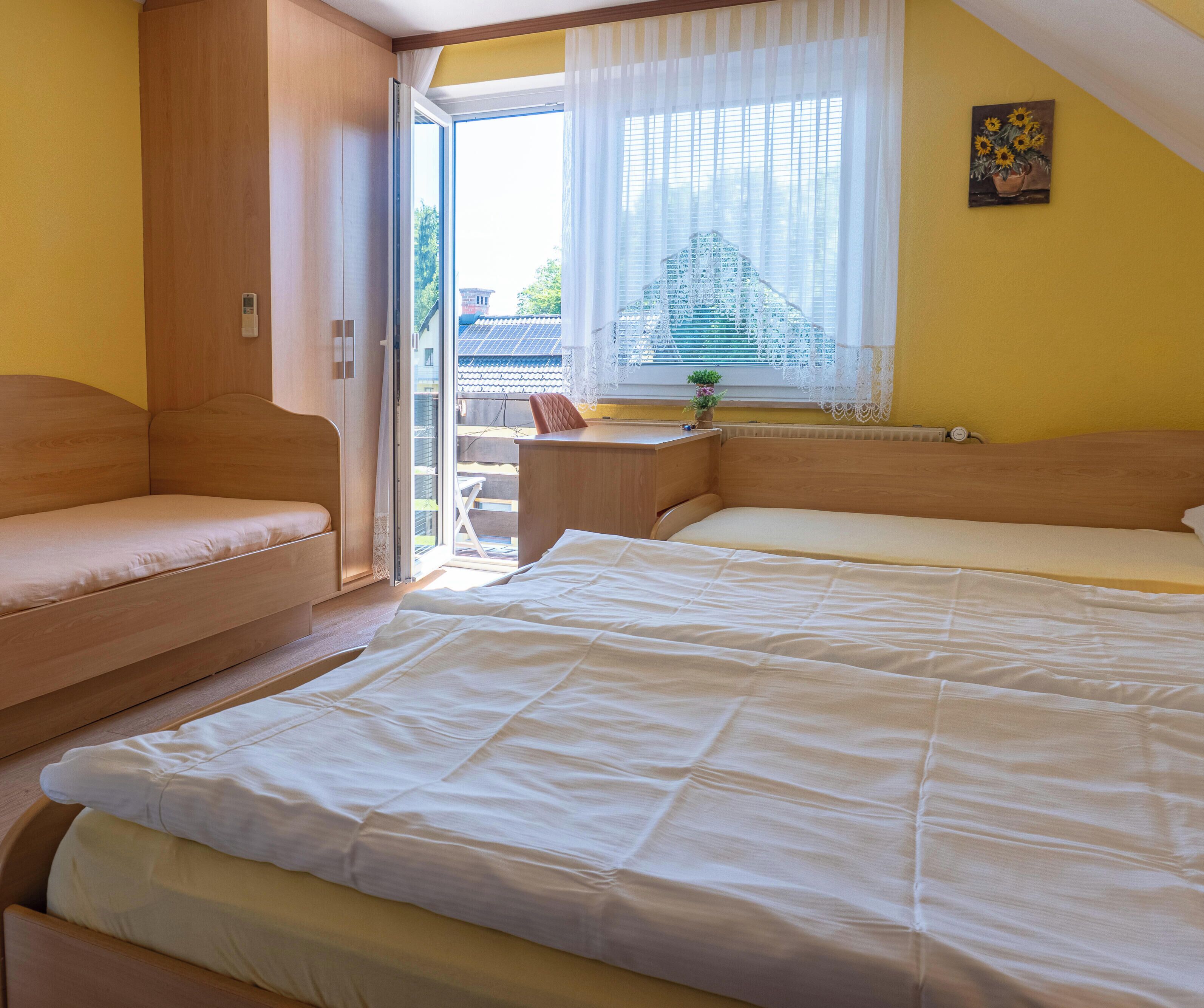 Quadruple Room | Desk, soundproofing, iron/ironing board, free WiFi