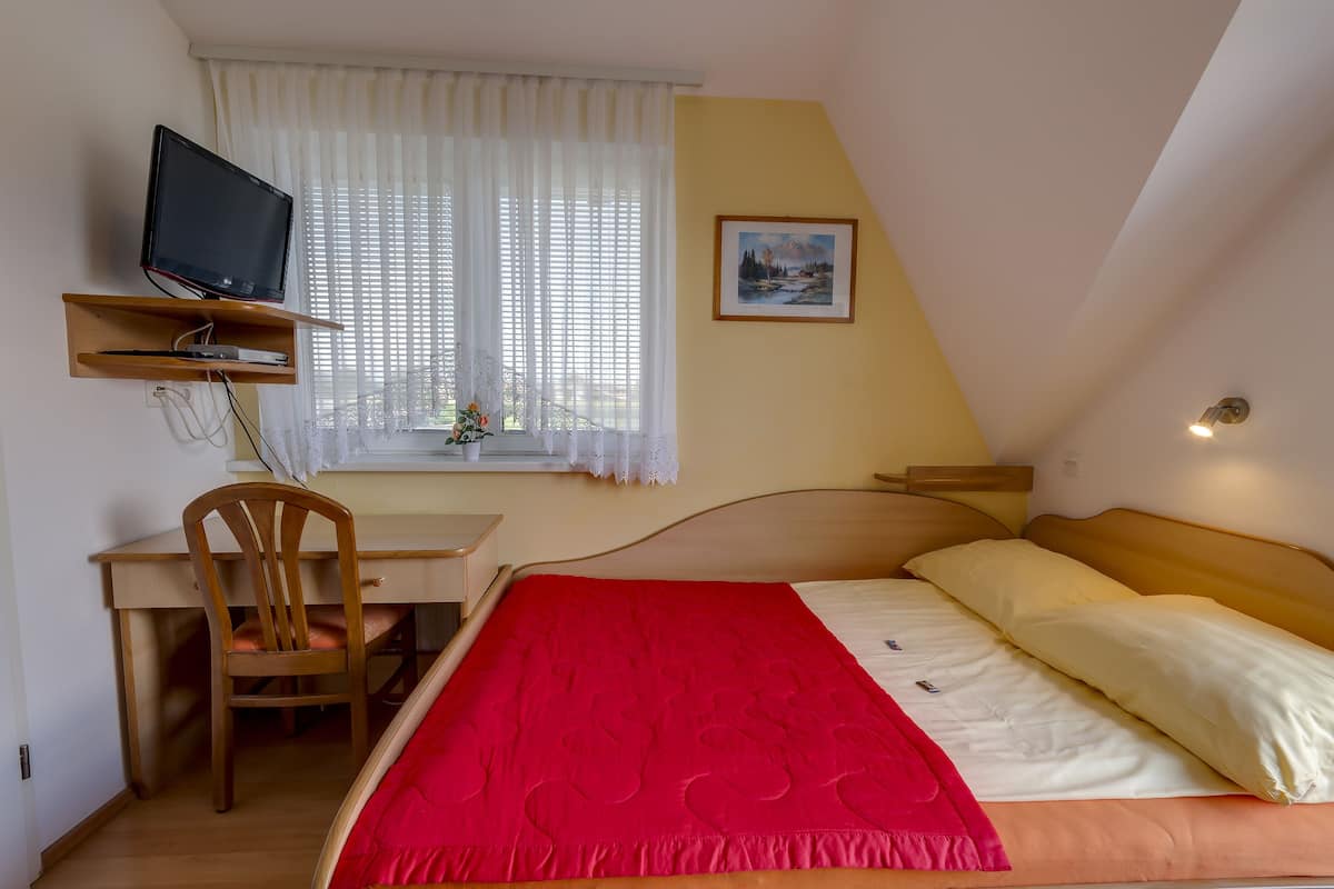 Studio, Balcony, Mountain View | 1 bedroom, desk, soundproofing, iron/ironing board