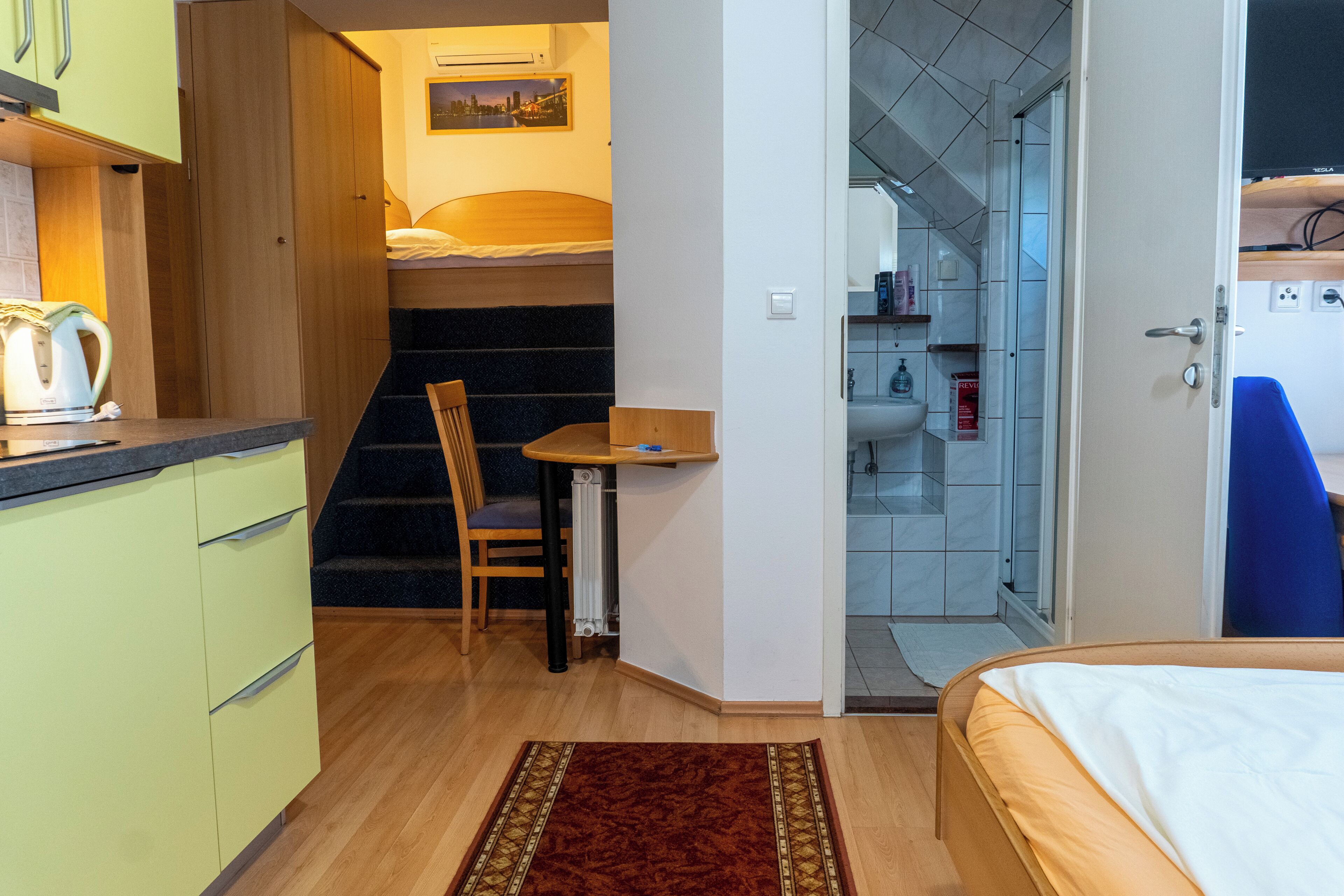 Studio, balcon, vue montagne