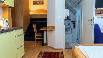 Studio, balcon, vue montagne