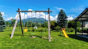 Tempat bermain anak - outdoor