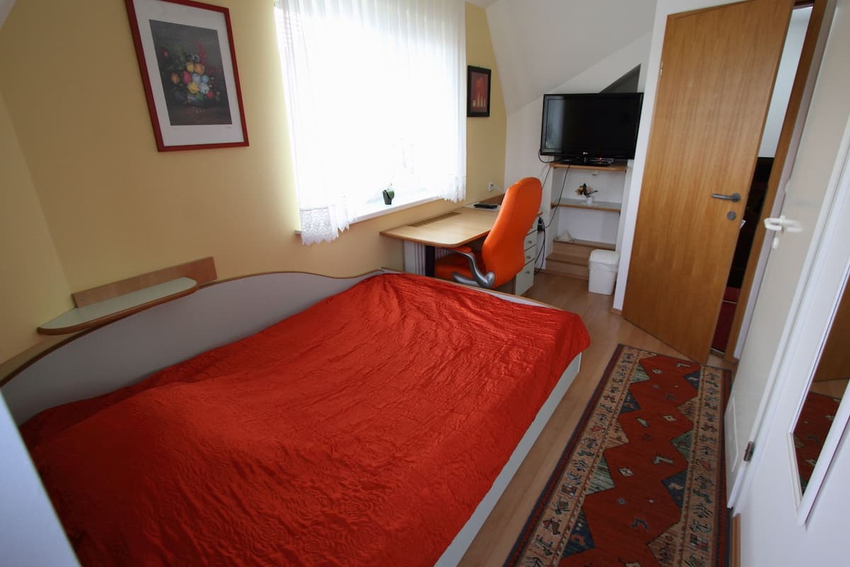 Single Room | 1 bedroom, desk, soundproofing, iron/ironing board