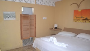 Iron/ironing board (on request), rollaway beds (surcharge) - Hotel Evasión (Acapulco)