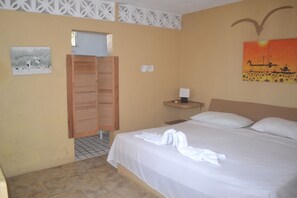 Iron/ironing board, rollaway beds - Hotel Evasión (Acapulco)
