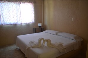 Iron/ironing board, rollaway beds - Hotel Evasión (Acapulco)