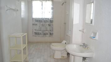 Shower, free toiletries, towels