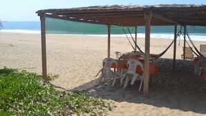 On the beach - Hotel Evasión (Acapulco)