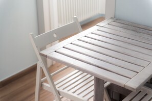 Apartamento, 1 quarto | Opções para refeição no quarto