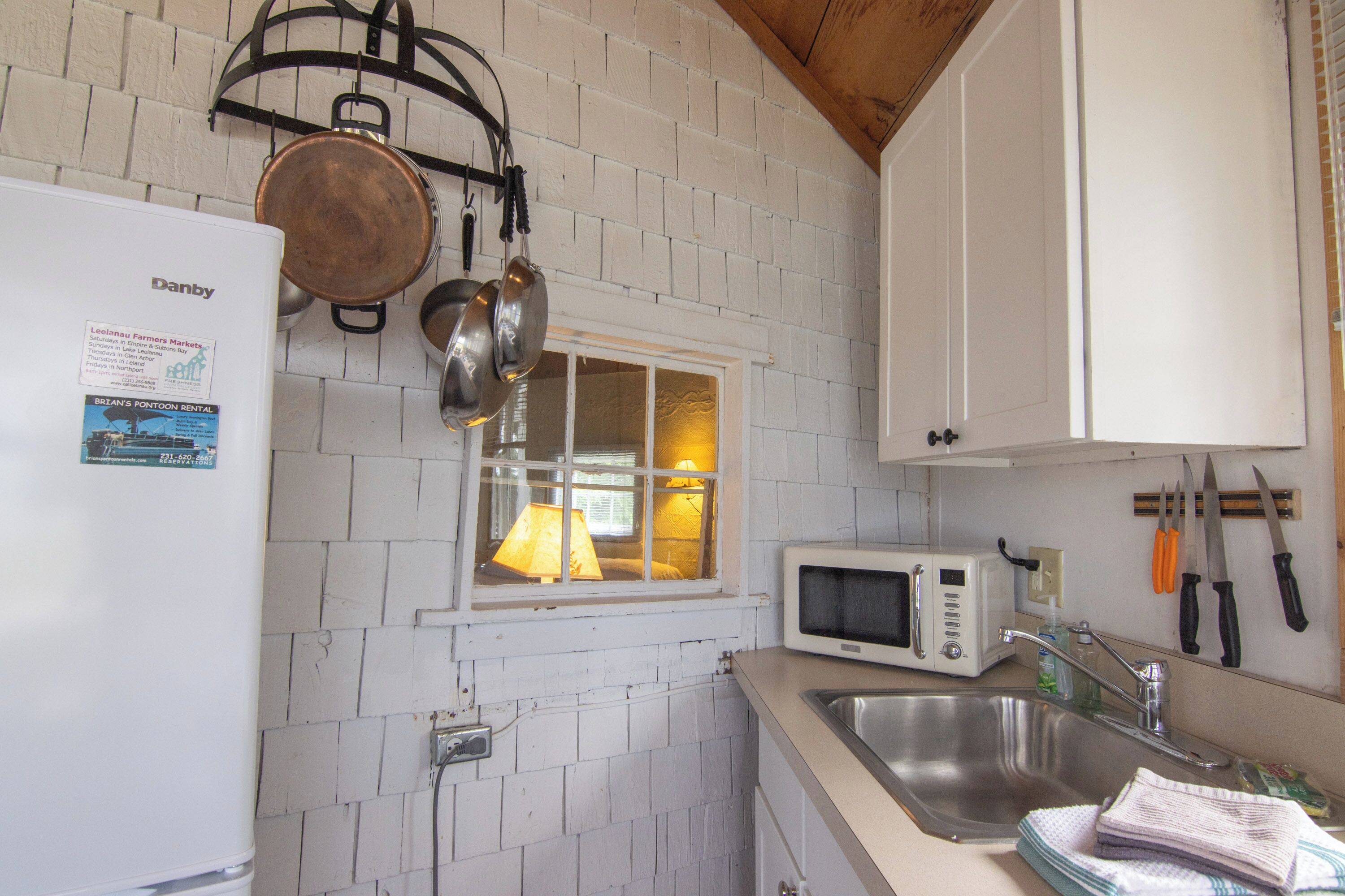 Cottage, 1 Bedroom, Lakeside | Free cribs/infant beds, bed sheets