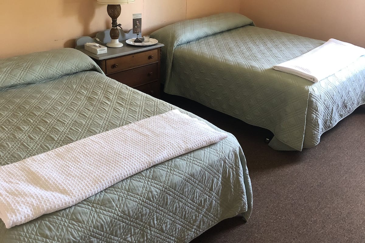 1 habitación, cunas gratuitas y ropa de cama